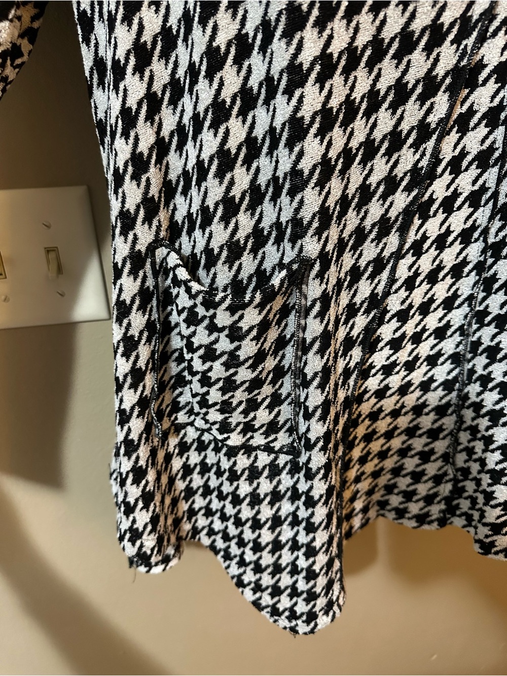 Violet Ruby XL Houndstooth Cowl Neck Tunic Asymmetrical Hem Top Pockets - Picture 6 of 7